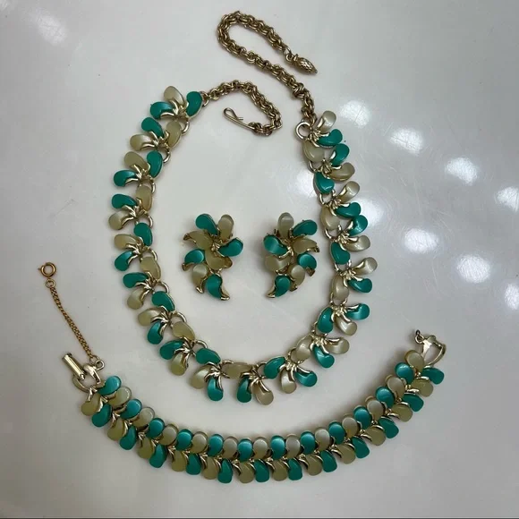 Vintage Parure: Necklace, Bracelet, Earrings Ensemble - Picture 7 of 7